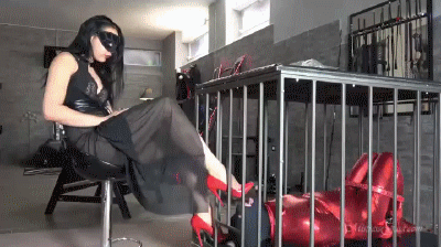 MISTRESS GAIA - CAGED & SMOTHERED SHOE LICKER ASHTRAY - HD