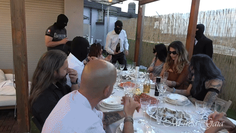 MISTRESS GAIA - DECADENT DINNER CON SUOLE, OSTRICHE E SOTTOMISSIONE - HD